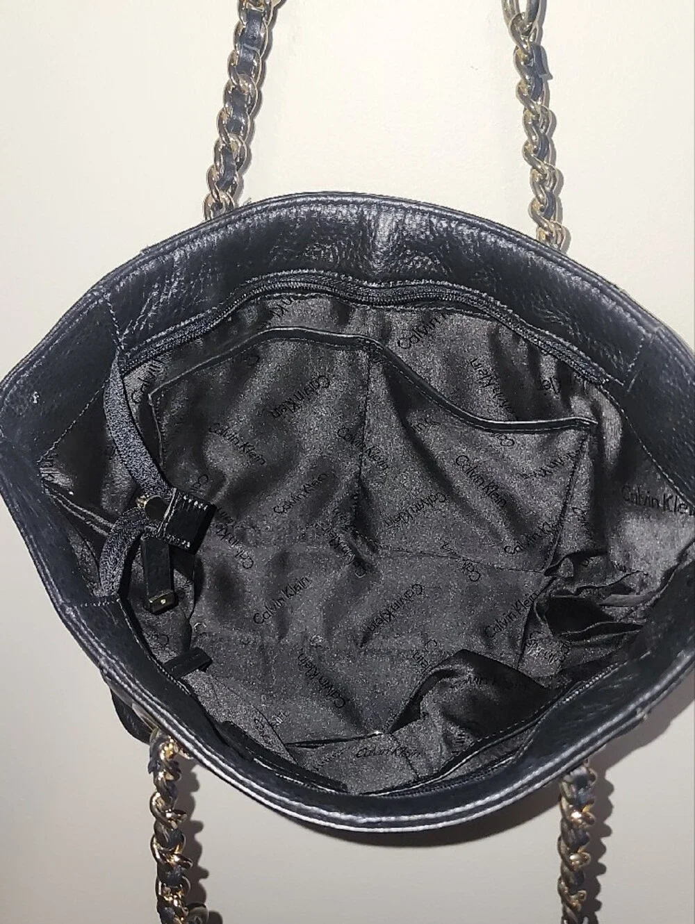 EUC Calvin Klein Black Pebbled Leather Tote Gold Chain Strap Whimsigoth Designer